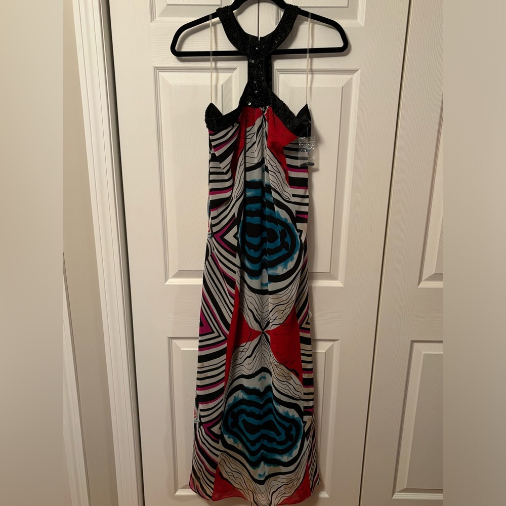 Size large, women’s dress.